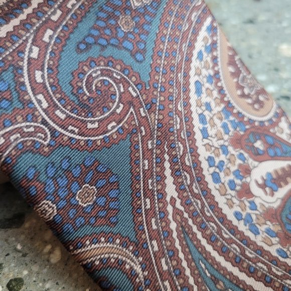 3/$20 - Lanvin Paris 100% silk tie - Picture 2 of 3